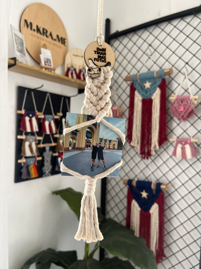 “DeBÍ TiRAR MáS FOtoS” Macrame Photo Hanger