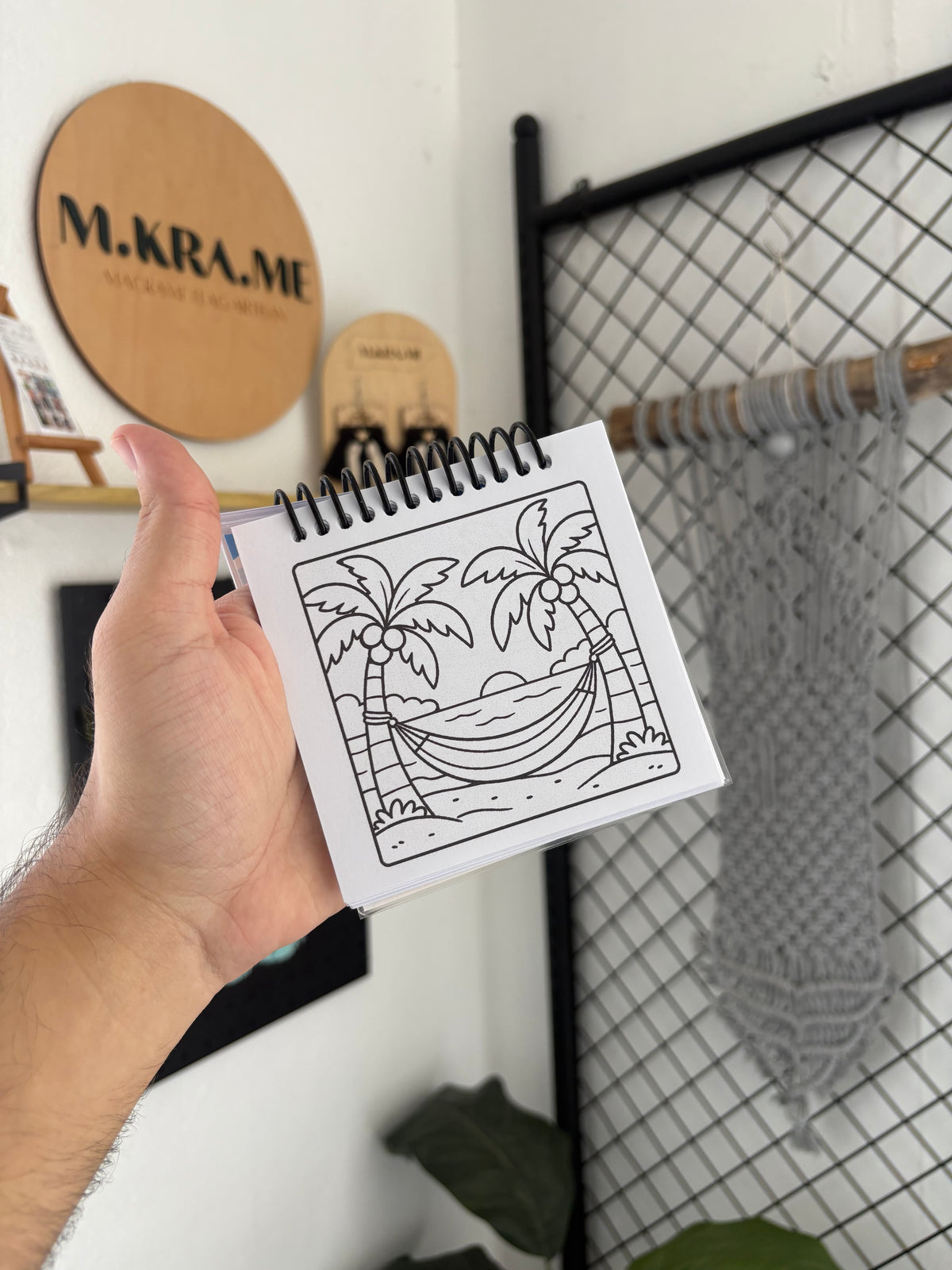 Un Chin de PR (Mini libro de colorear) + Mini protector de página.